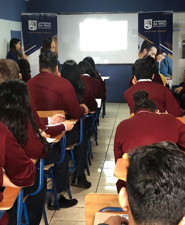 Visita al Colegio Panamericano | Universidad da Vinci de Guatemala