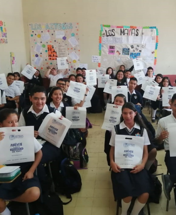 Visita a Escuela Nacional Central de Ciencias Comerciales | Universidad da Vinci de Guatemala