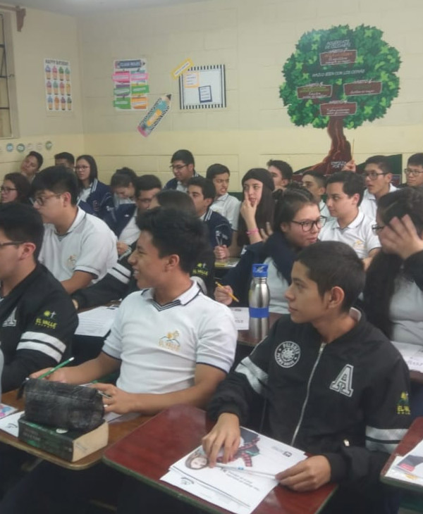 Visita al Colegio El Valle de Occidente | Universidad da Vinci de Guatemala