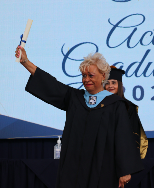 Alumnos de distintas facultades participan en su acto de graduación | Universidad da Vinci de Guatemala