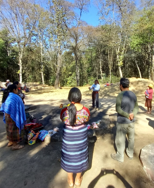 Estudiantes del Técnico en Gestión Cultural y Expresión de las Artes visitaron el Centro Arqueológico Iximché como parte del curso Análisis del Objeto Artístico | Universidad da Vinci de Guatemala